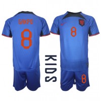 Nederländerna Cody Gakpo #8 Bortadräkt Barn VM 2022 Kortärmad (+ Korta byxor)